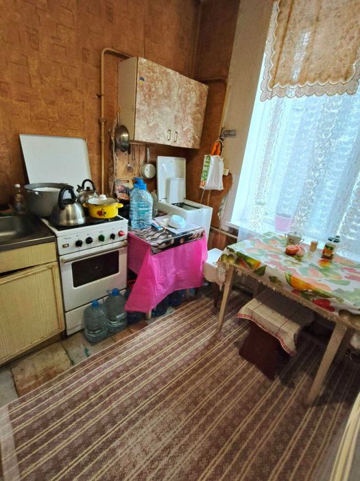 Продаж двох кімнат в трикімнатній квартирі, Шевченківський район