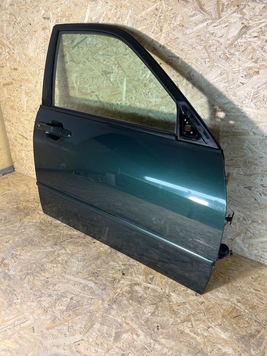 Lexus IS200 / Drzwi Przednie / Drzwi przód PRAWE