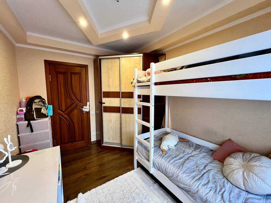 Продам 3-х комнатную квартиру район "80 школы"