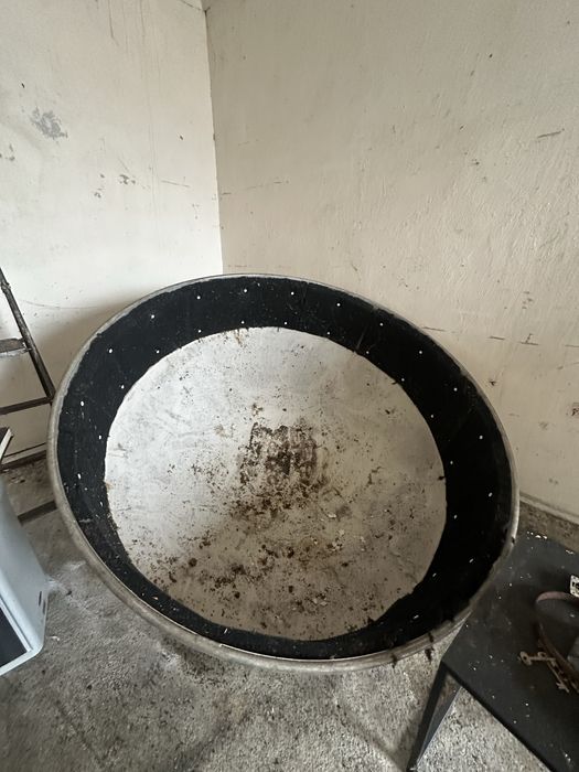 zbiornik o średnicy 190 zł może służyć jako oczko wodne, basen, niecka, kadź