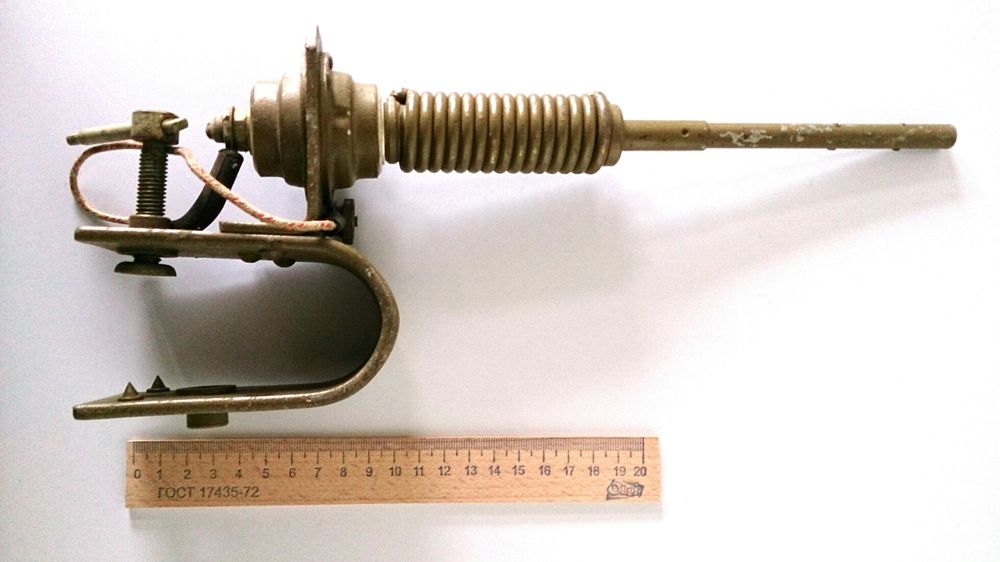 Крепление для антенны Куликова. Сделано в СССР. Крепёж на борт.