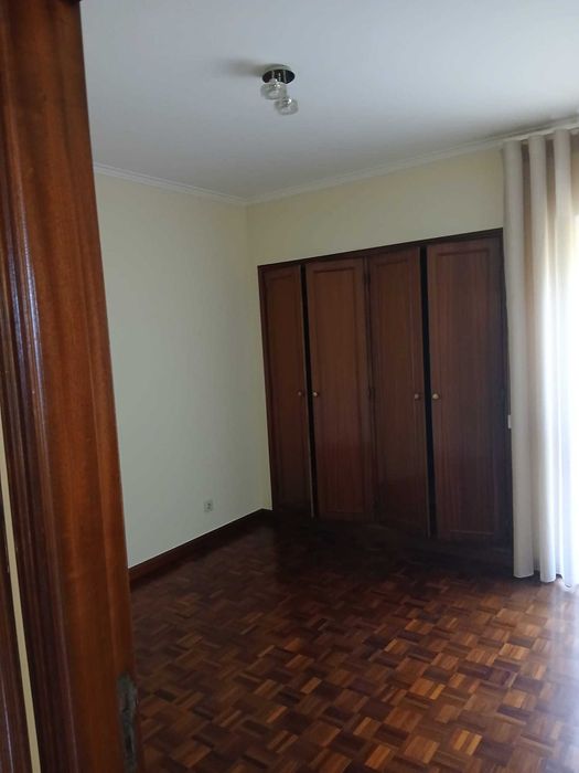 Aluga-se apartamento T2