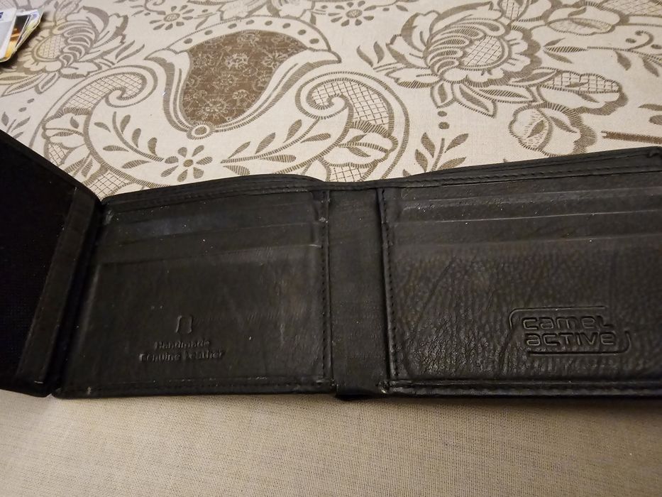 Carteira camel cor preta nova com porta moedas
