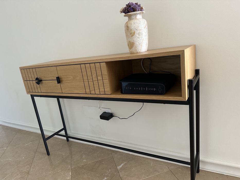 Consola em Carvalho com arrumação