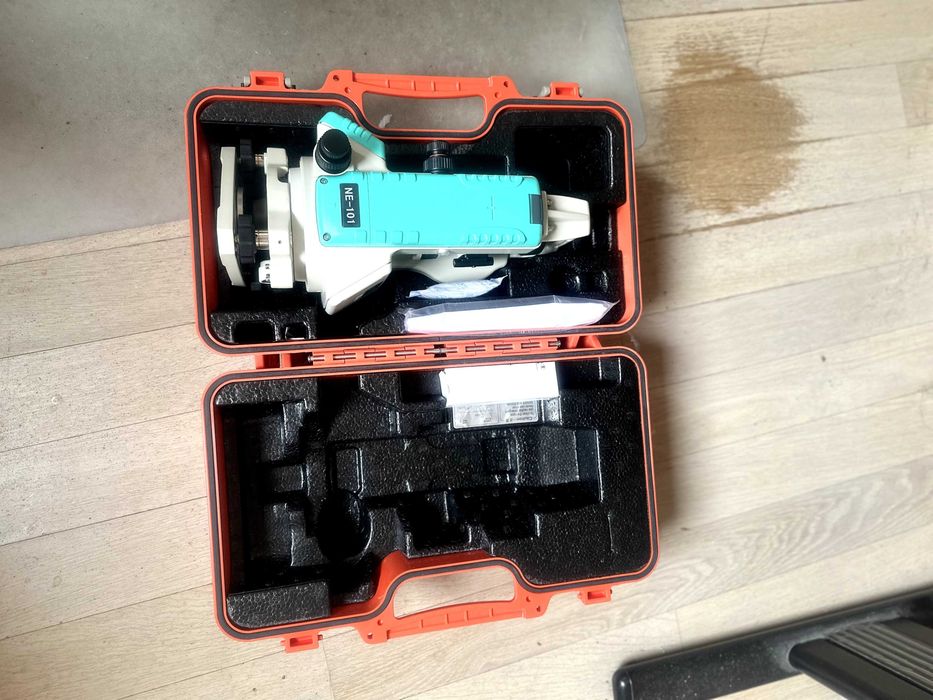 teodolit elektroniczny Nikon NE 101,  niwelator jak nowy