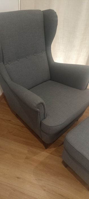 Poltrona e repousa pés IKEA, estado Novo