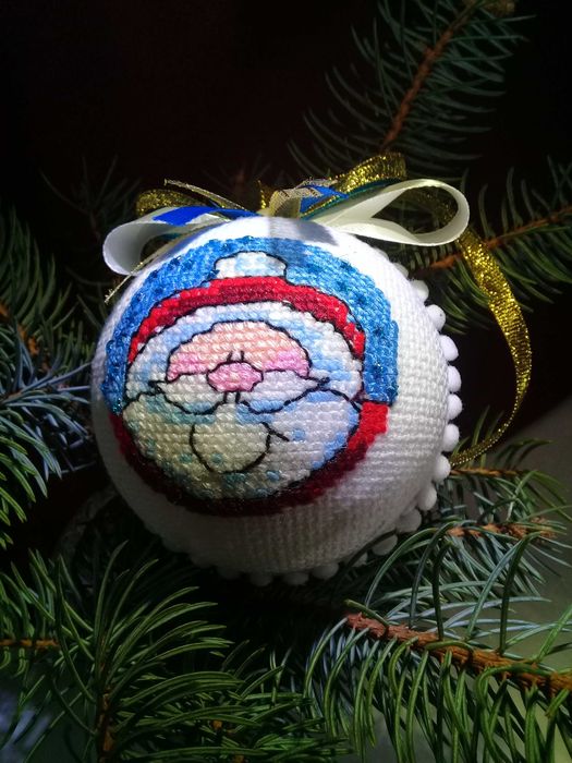 Вишиті новорічні кулі набір
