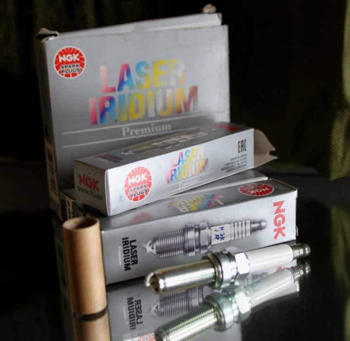 Свечи зажигания NGK 97225 LMAR9AI-8 Laser Iridium Plug новые