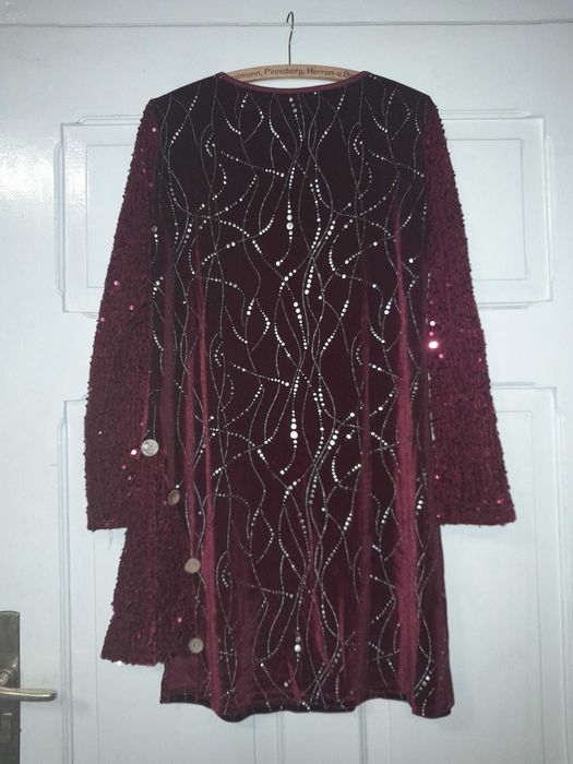 Sprzedam dwie nowe, piękne, czerwone sukienki imprezowe z cekinami