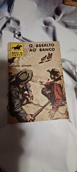 Livro _O Assalto ao Banco_ de Alaric Holvam