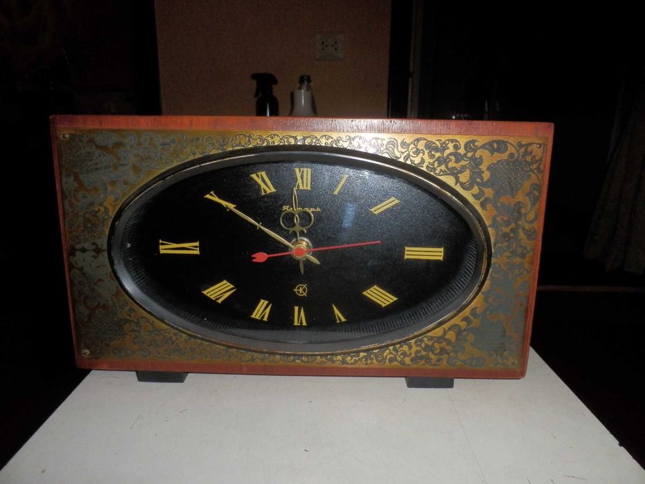часы настольные Янтарь,времен СССР.нерабочие