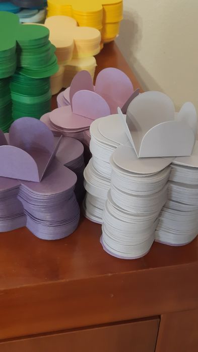 Conjuntos de 50 bases/ caixinhas para brigadeiros  e outros docinhos