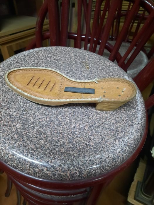 Lote de peles solas moveis entre  outros  artigos