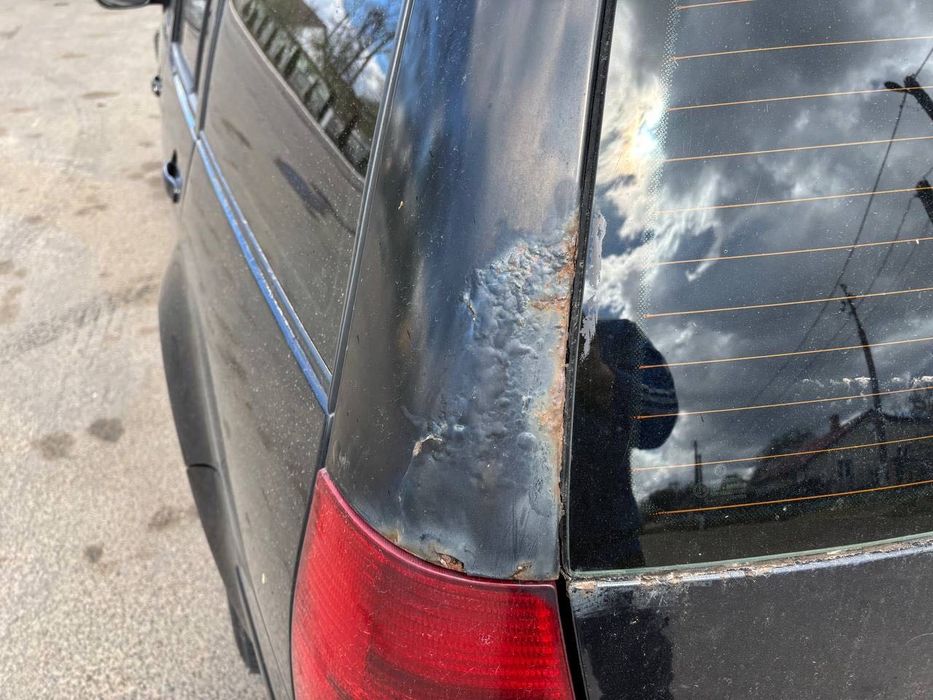 Авто golf 4 дизель 1,9 (військовим, бо ввезено через фонд)
