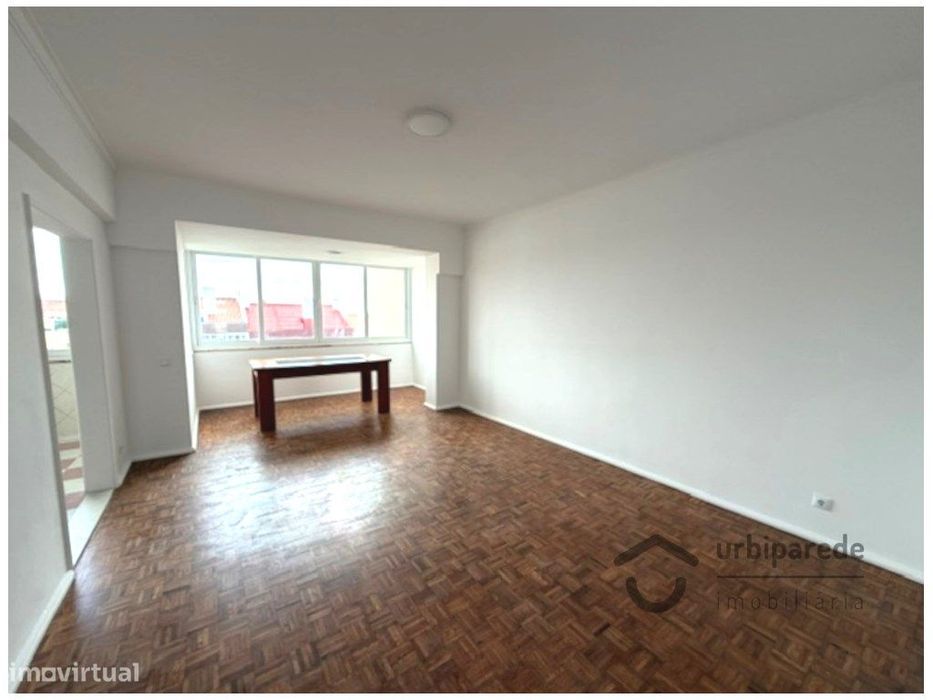 Apartamento T2 remodelado, Figueirinha Oeiras.