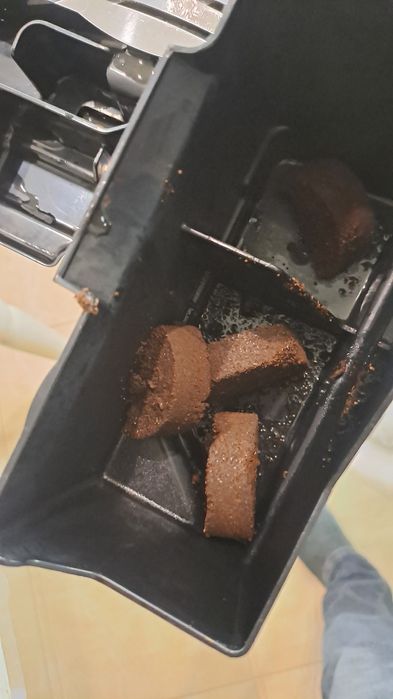 Кавомашина Delonghi Magnifica.