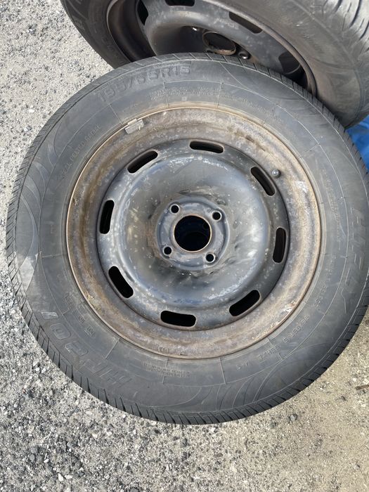 Jantes de ferro 15” com pneus praticamente novos – 195/65r15