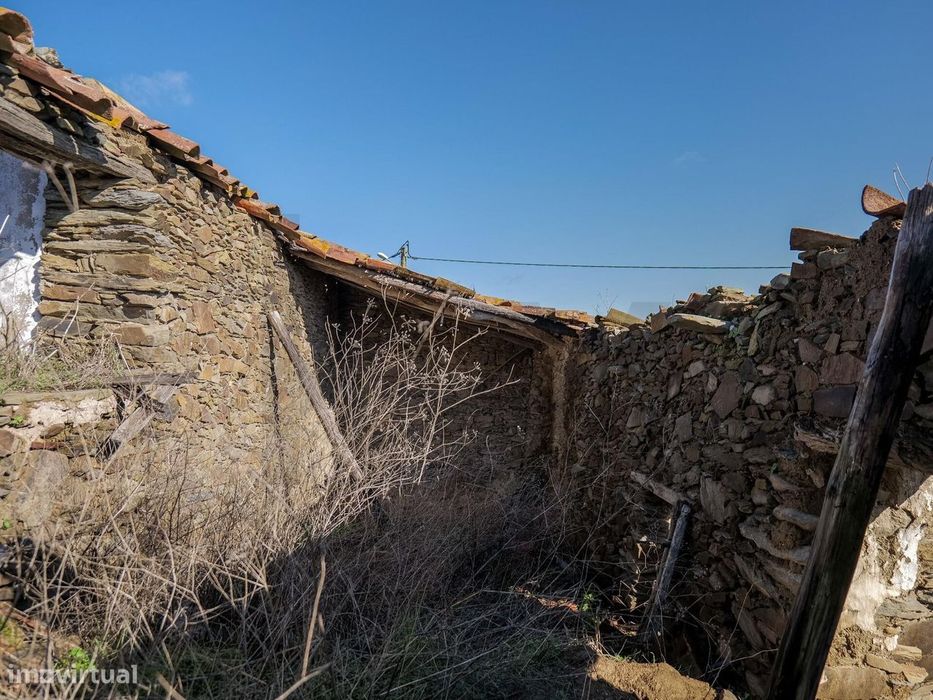 Moradia para recuperar para venda localizado no Pereiro-Alcoutim