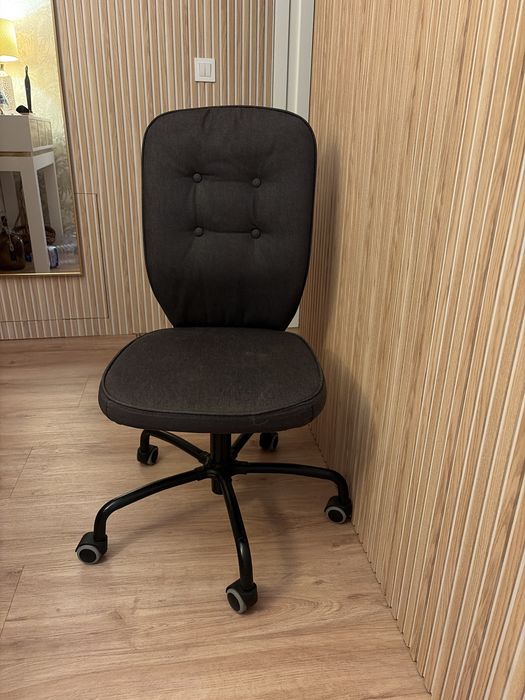 Cadeira IKEA com rodinhas