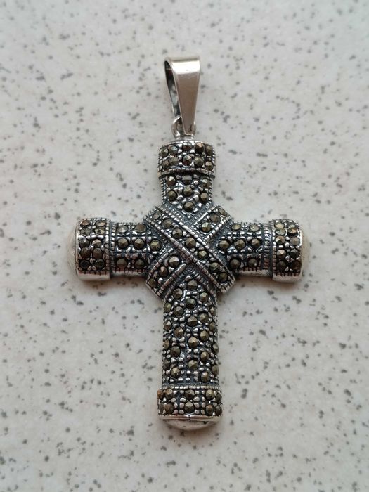 Srebrna zawieszka z markazytami S925 Wisiorek Krzyż Krzyżyk