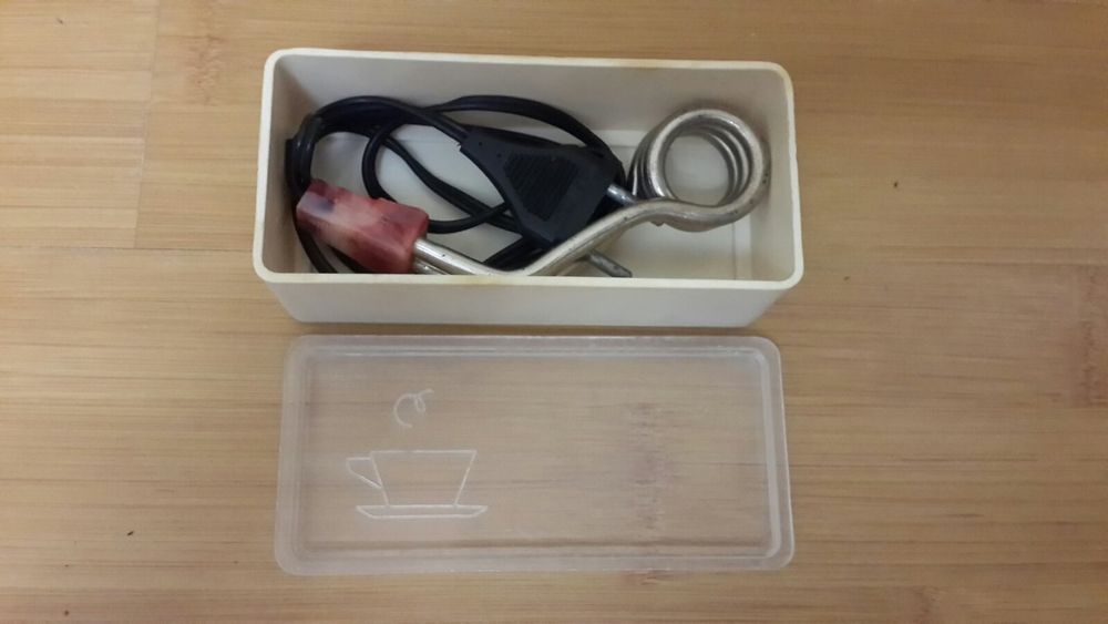 Електрокип'ятильник побутовий