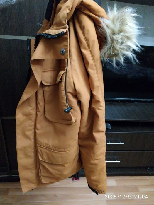 Коричнева чоловіча курточка