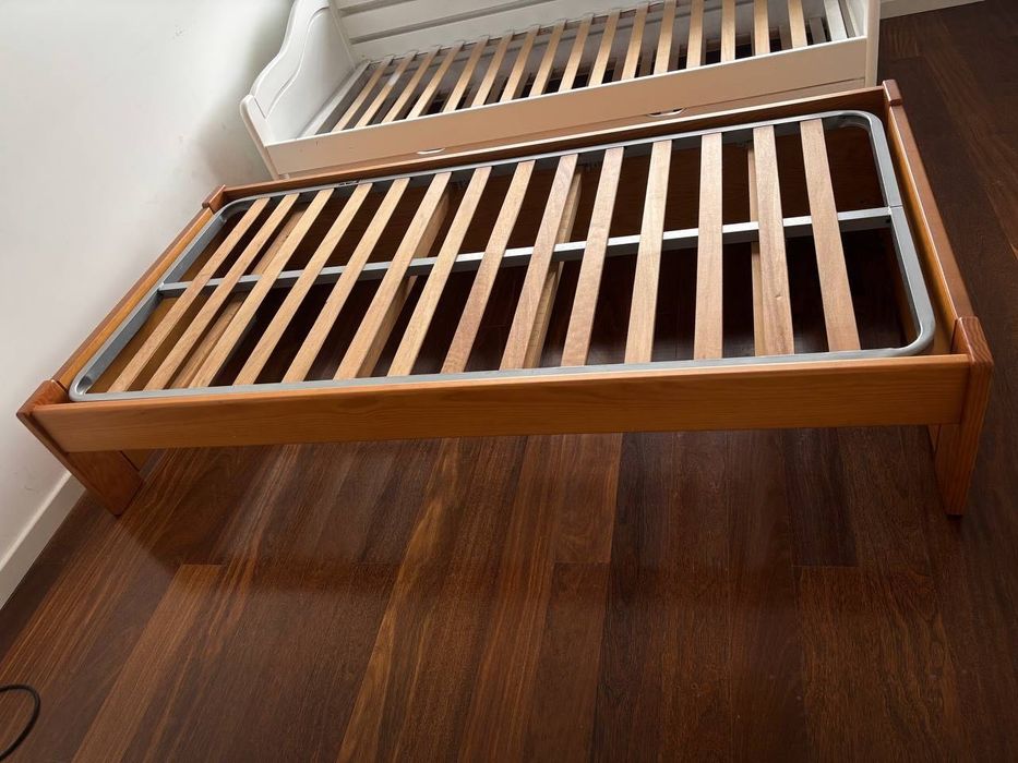 Cama Castanha para o quarto