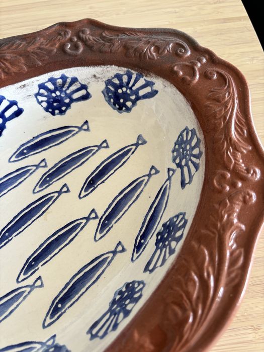 Travessa de barro pintada à mão – estilo tradicional português
