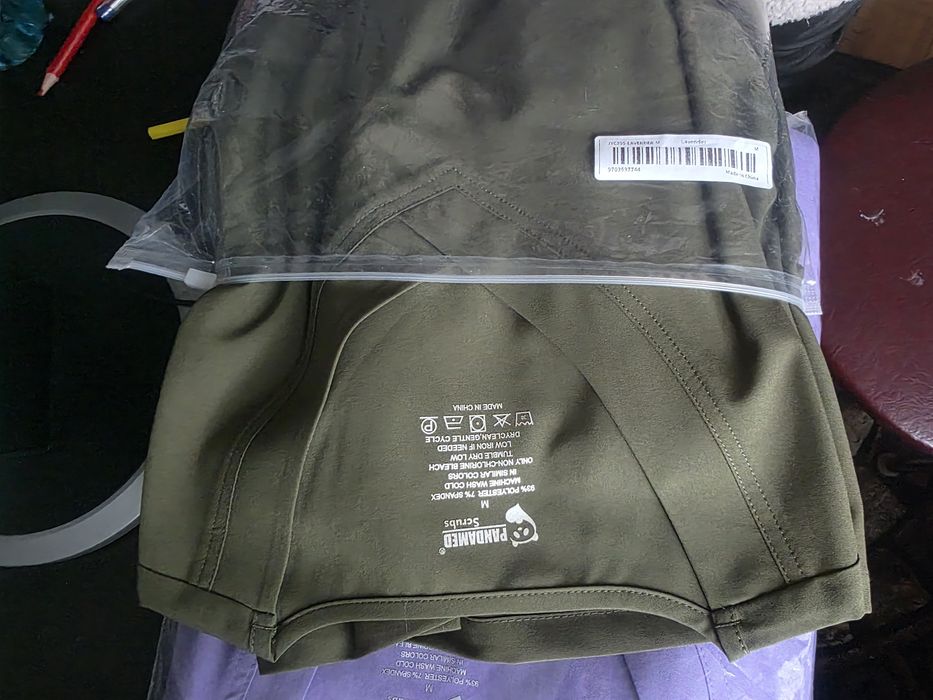 Uniformy medyczne damskie, nowe