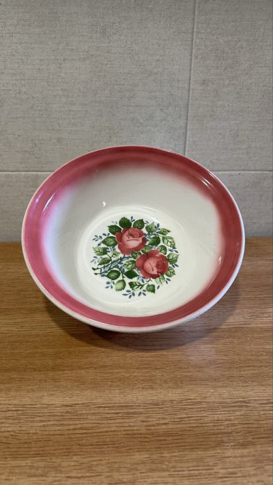 Saladeira antiga da fábrica loica Sacavém
