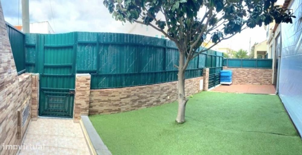 Quarto - localizado em Amadora Lisbon