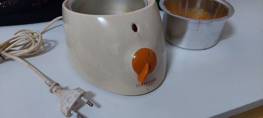 1 Panela de cera depilatória