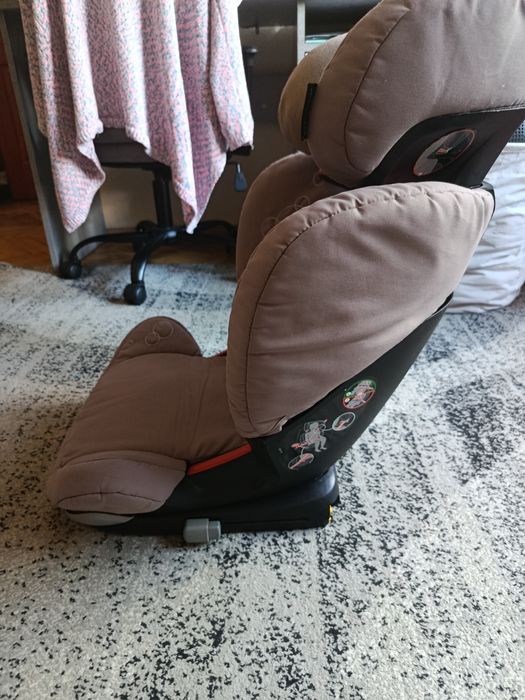 Дитяче автокрісло Maxi Cosi 15-36 кг