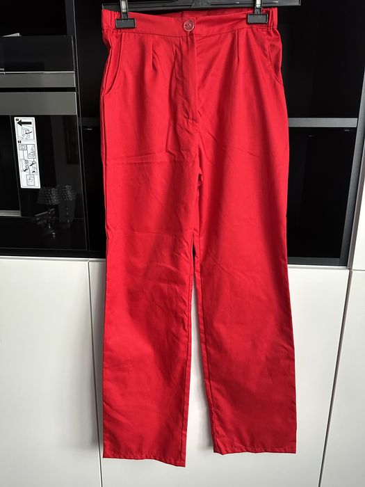 Spodnie czerwone dla kosmetyczki/masażystki