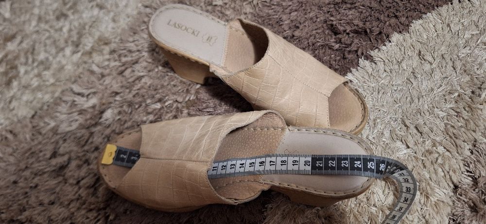 Klapki na obcasie Lasocki