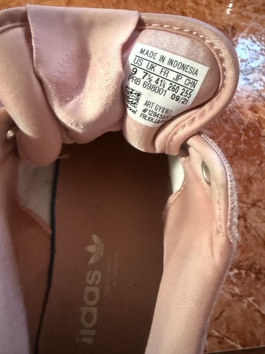 Продам кросівки Adidas