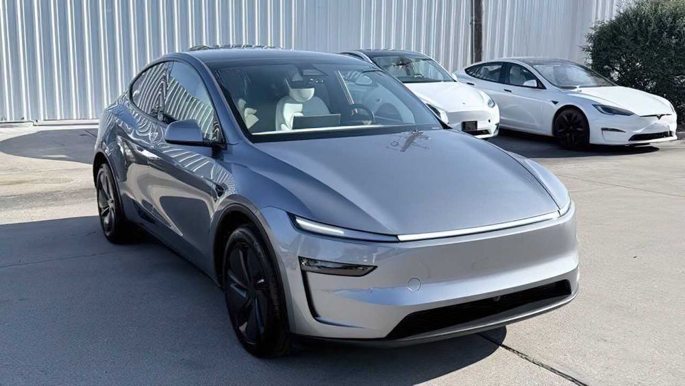 Tesla Model Y      2026