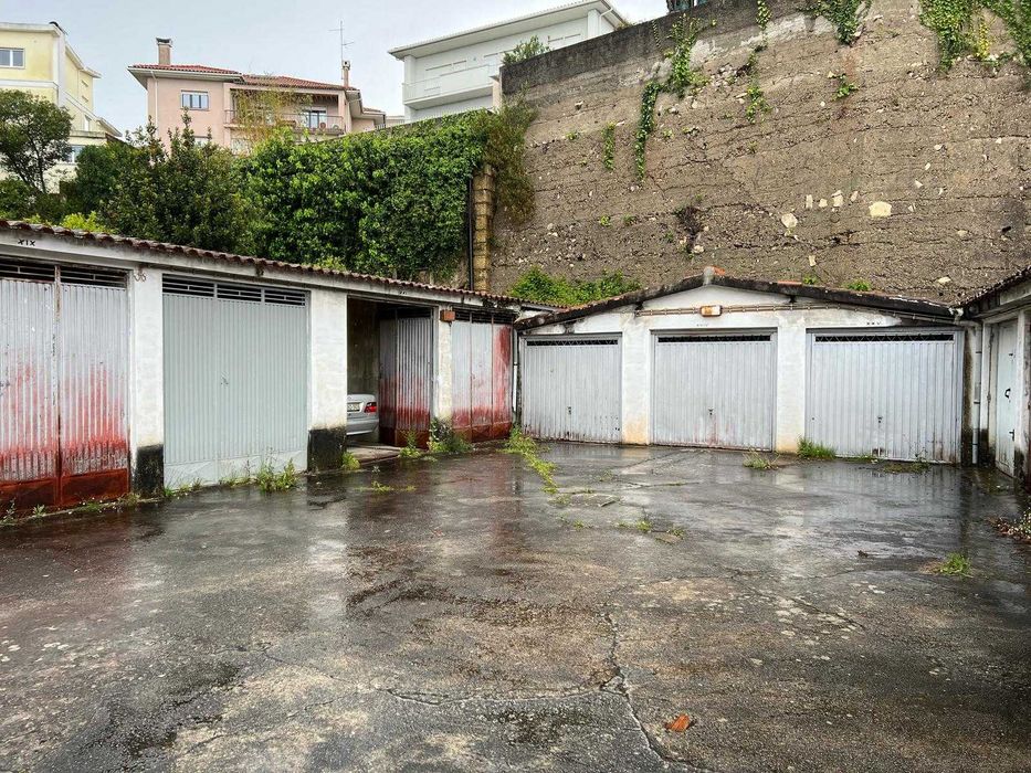 Vende-se garagem individual fechada em Coimbra cidade