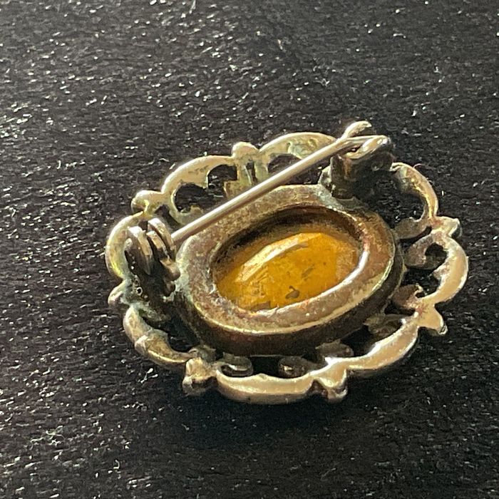 Broche prata peça vintage 3 cm