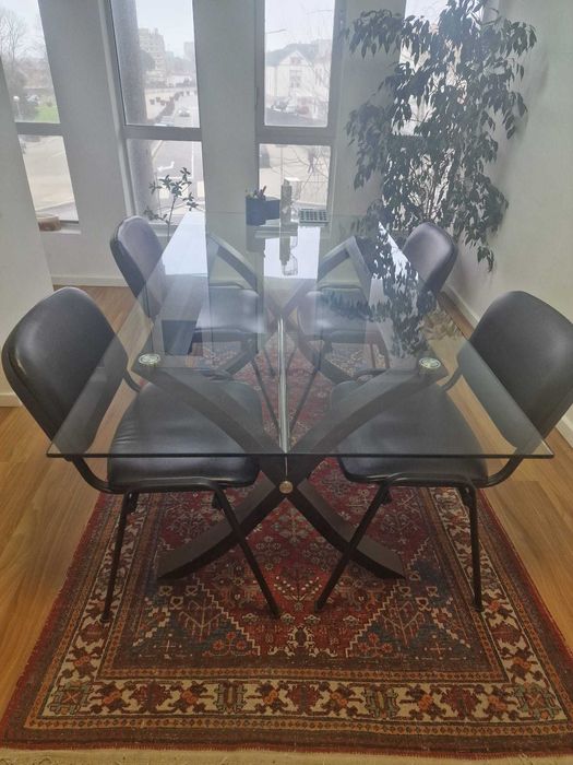 Cadeiras de escritório pretas semi-novas