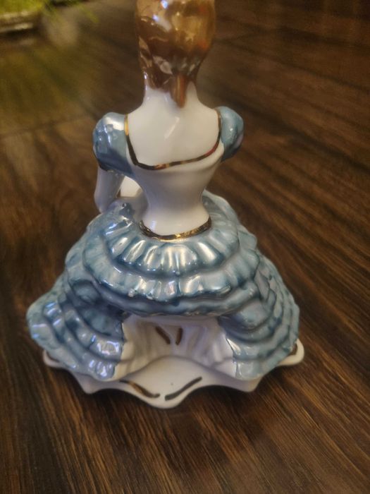 Kolekcja porcelanowych figurek