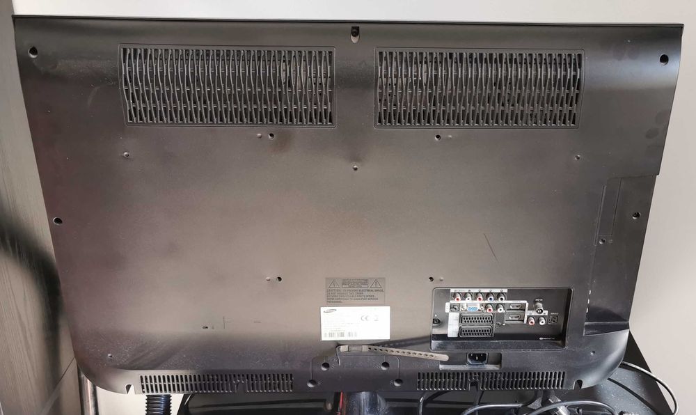 Telewizor Samsung LE32A551P2R 32" HDMI - uszkodzony, nie włącza się !
