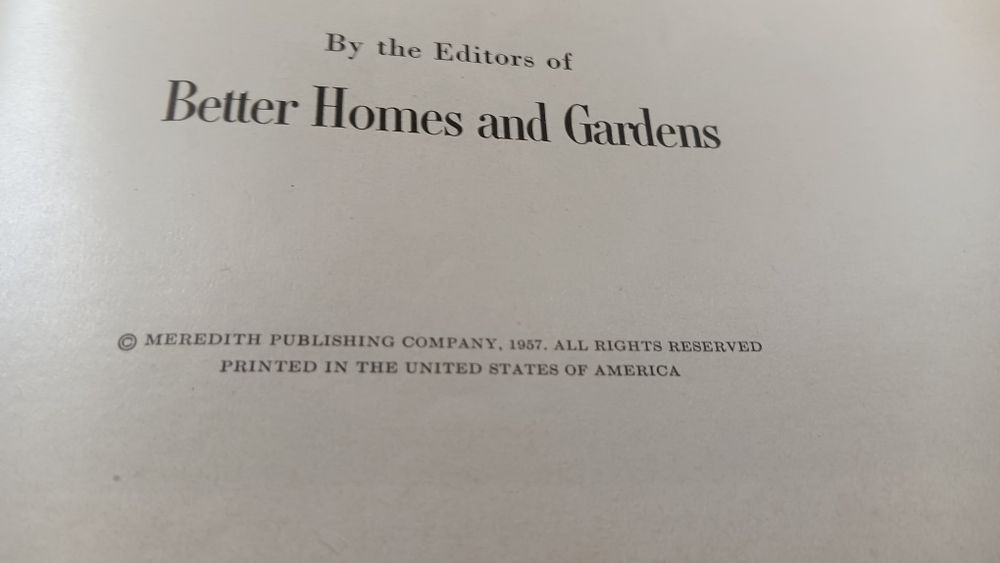 Livro vintage Flower Arranging USA de 1957