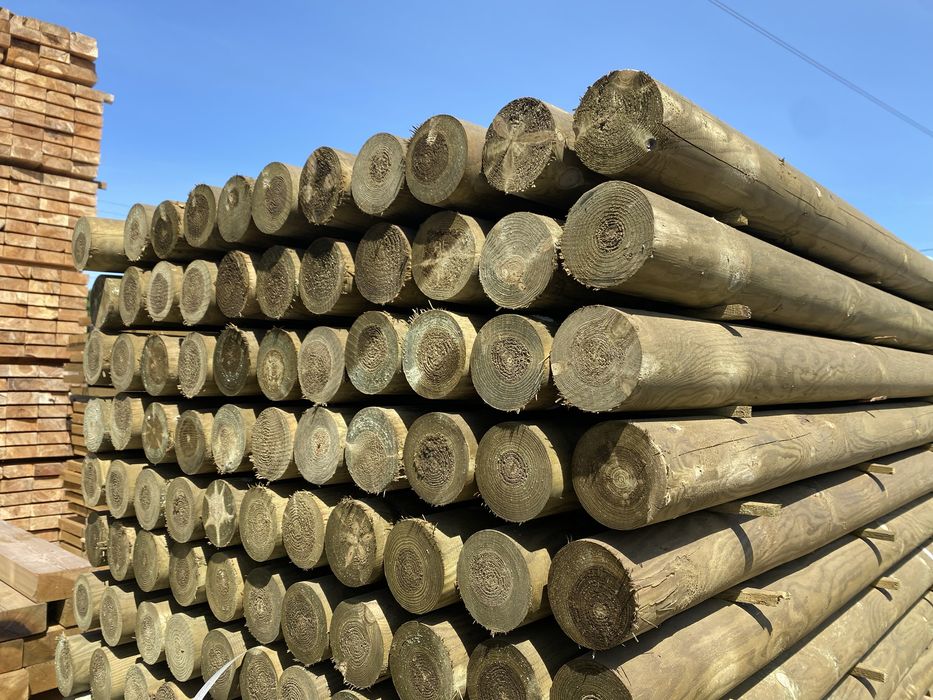 Paus torneados tratados com e sem bico