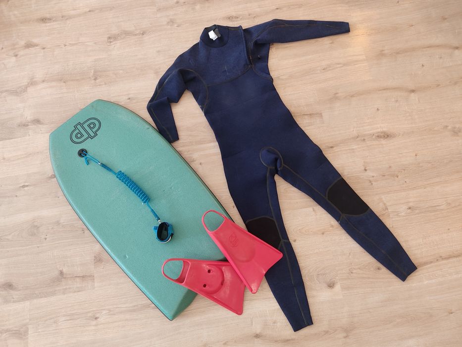 Prancha de bodyboard, Fato e Pés de Pato