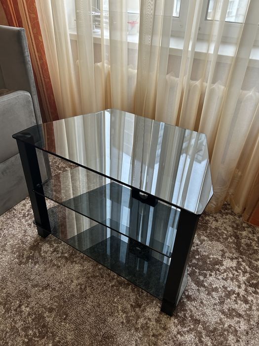 Скляна тумба під телевізор