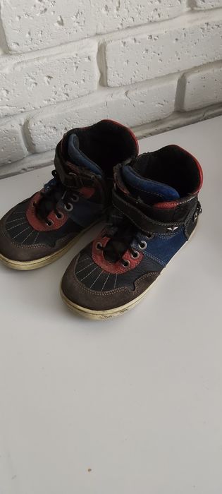 Віддам взуття кросівки черевики шкіряні 27 і 28 розміри