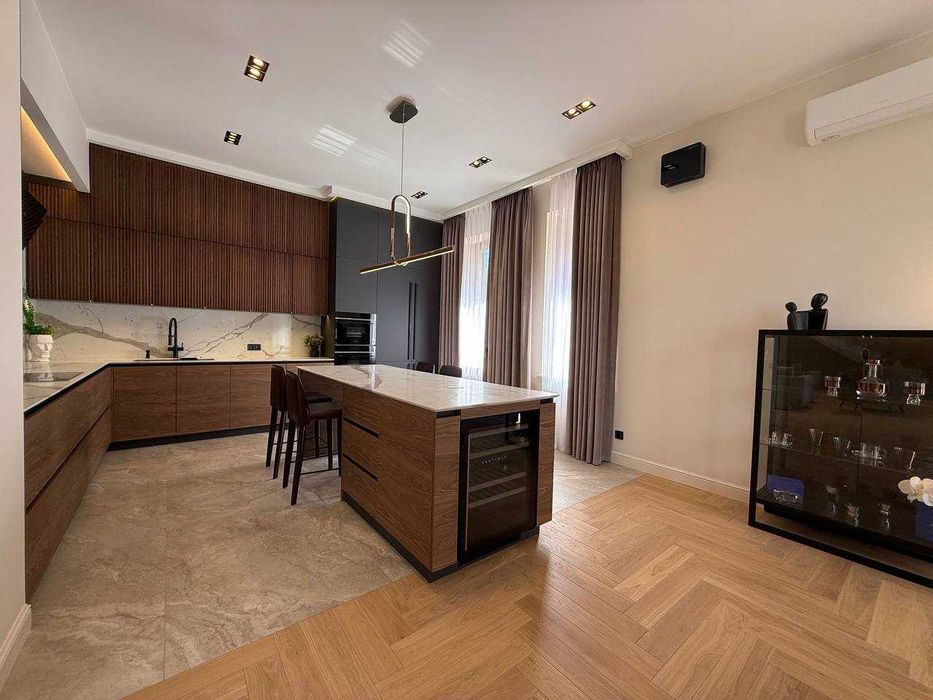 Продажа дома в Совиньоне. Бассейн. Дизайнерский ремонт. 12,5 соток