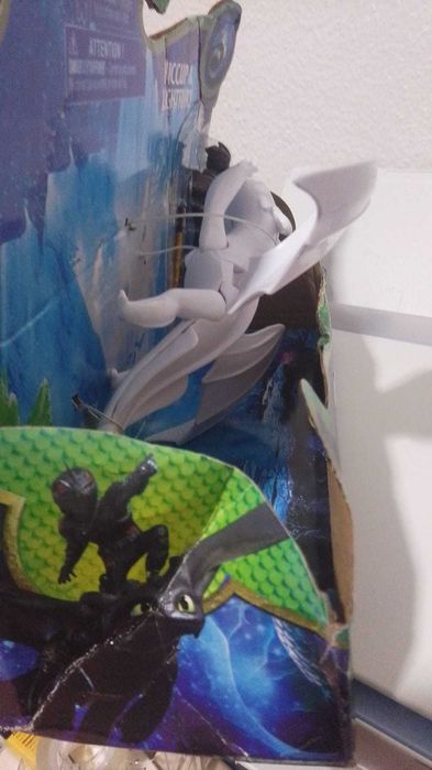 Dragão Light Fury com Figura Guerreiro – Novo em Caixa