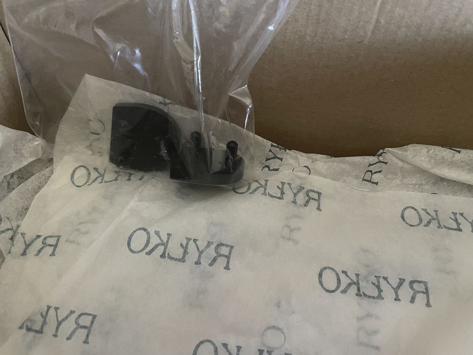 Buty na obcasie Ryłko